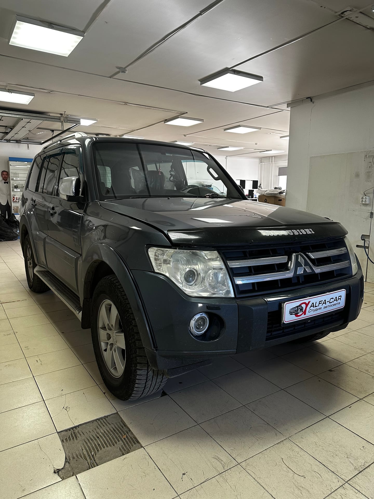 Mitsubishi Pajero — замена линз в Alfa-Car, фото 3