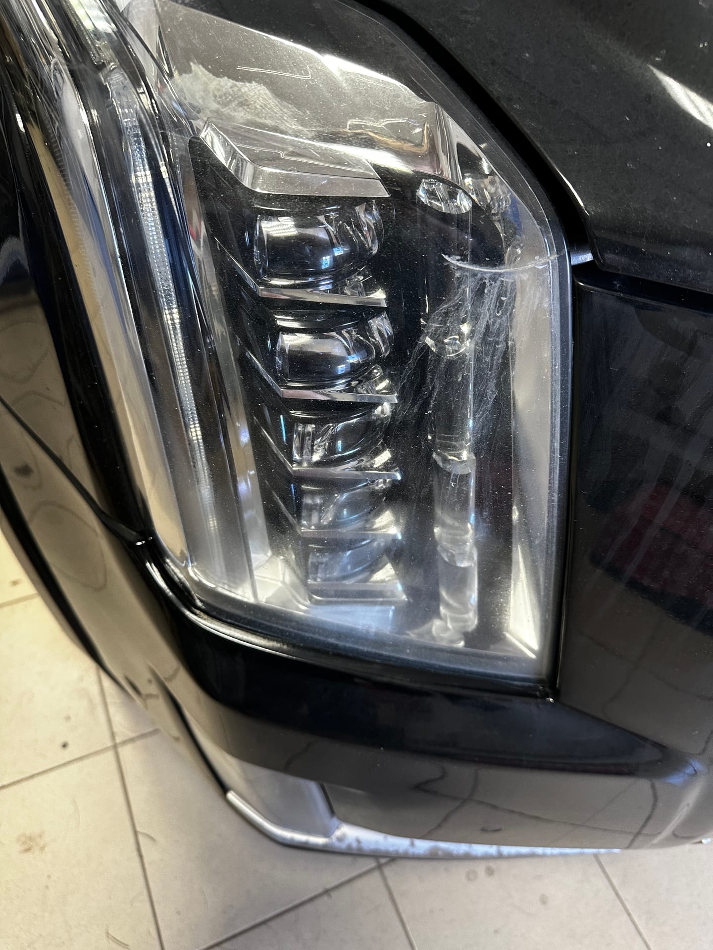 Cadillac Escalade — ремонт и герметизация фар в Alfa-Car, фото 3