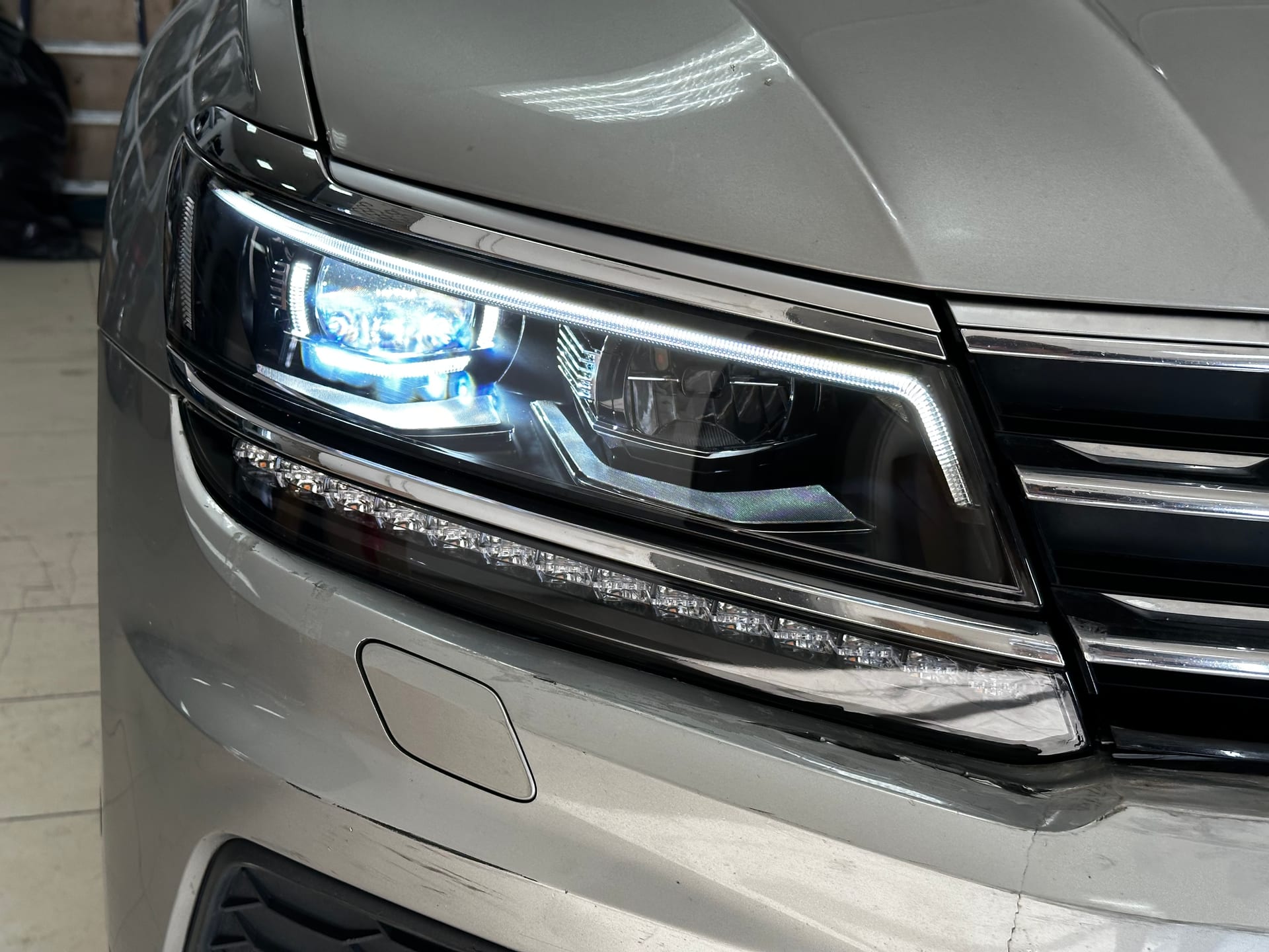 Volkswagen Tiguan — ремонт и герметизация фар в Alfa-Car, фото 4