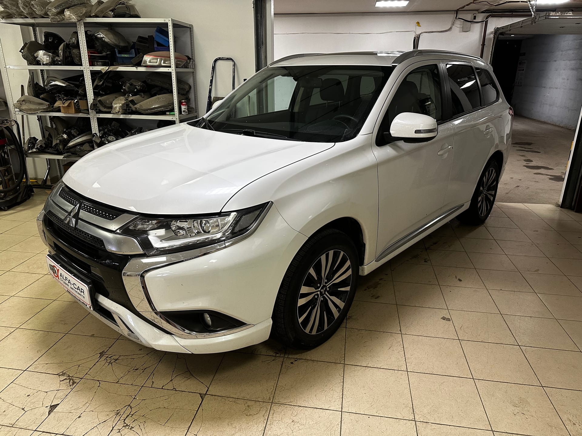 Mitsubishi Outlander — замена линз в Alfa-Car, фото 3