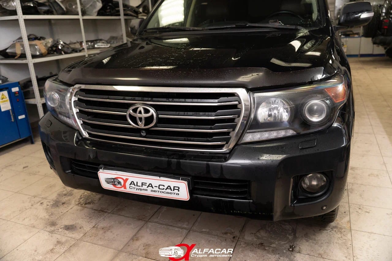 Toyota Land Cruiser — замена линз в Alfa-Car