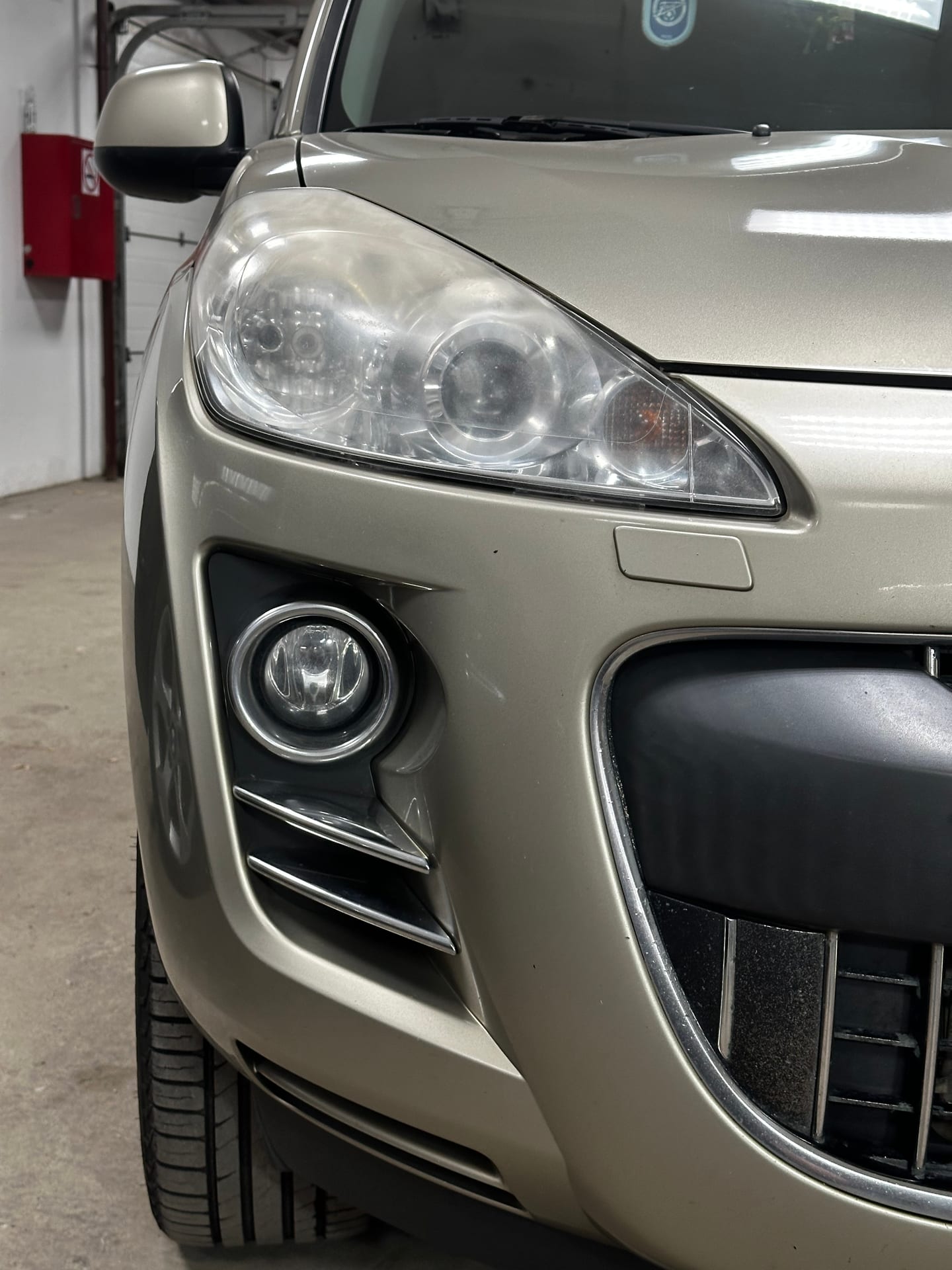 Peugeot 4007 — полировка и восстановление оптики в Alfa-Car, фото 3