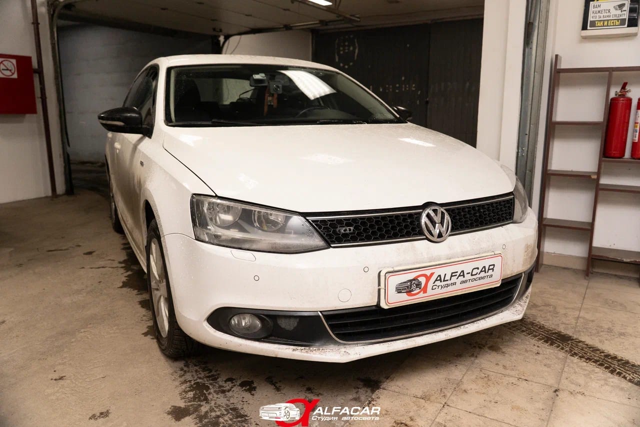 Volkswagen Jetta — замена линз в Alfa-Car